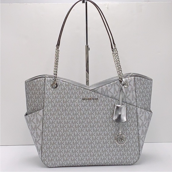 Michael Kors Jet Set Travel Large Chained Tote
Shoulder Bag MK
Silver - Picture 2 of 15